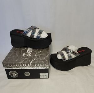 NEW - DEMONIA Womens FUNN-19 Studded Strap V-Leather Black Leather Sandal Size 7